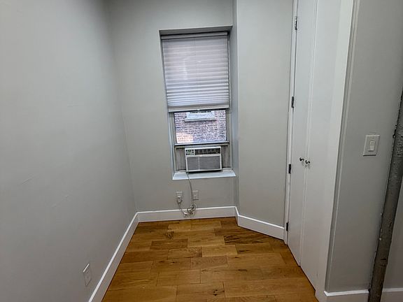 4th image of 3155 Broadway APT 9