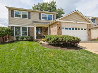 936 Debra Ln, Elk Grove Village, IL 60007