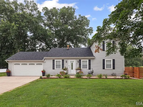 425 E Haller Dr, East Alton, IL 62024