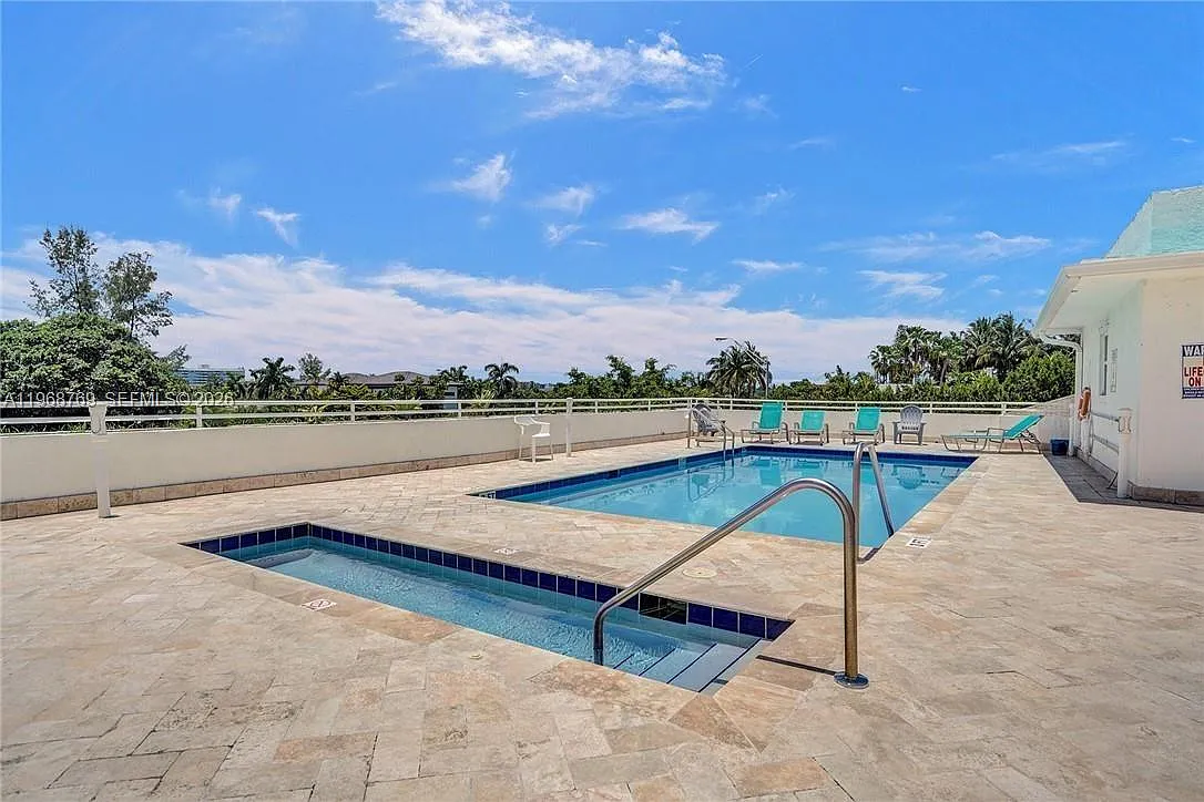 Building Photo - 9156 Collins Ave #204