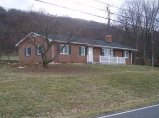 10803 Crystal Falls Dr, Hagerstown, MD 21742