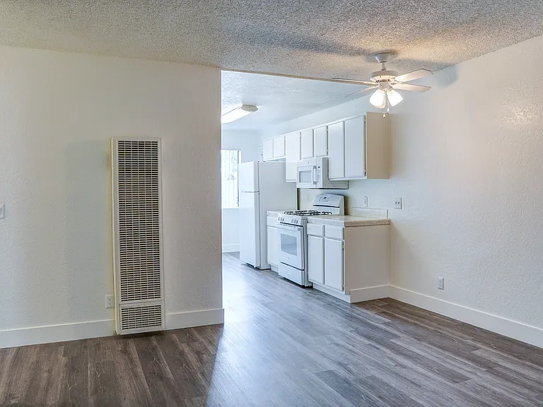 Seapointe Village Apartments — Photo 12
