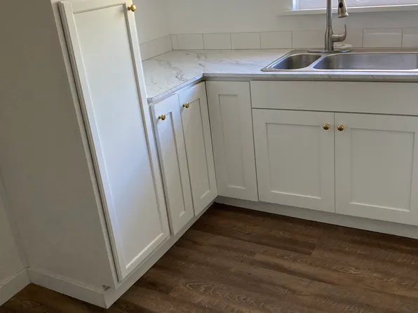 98 2nd St #11, Gaston, OR 97119