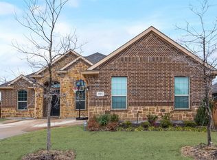 805 Summer Grove Dr, Midlothian, TX 76065