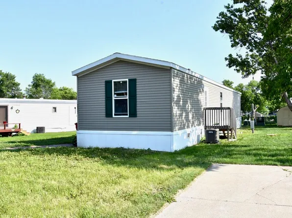 2827 E Irwin St, Pierre, SD 57501