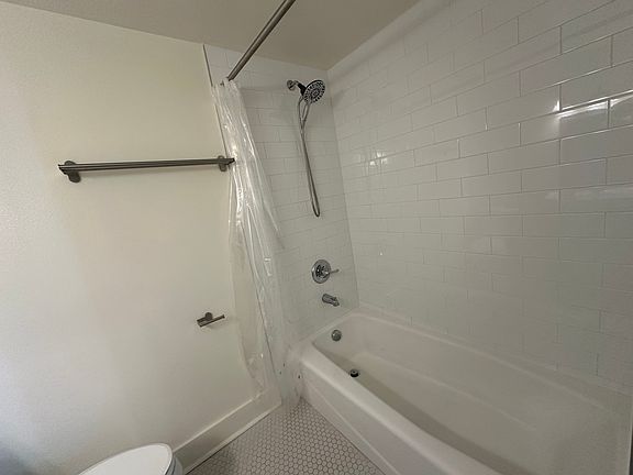 2nd image of 515 E 8th St APT A