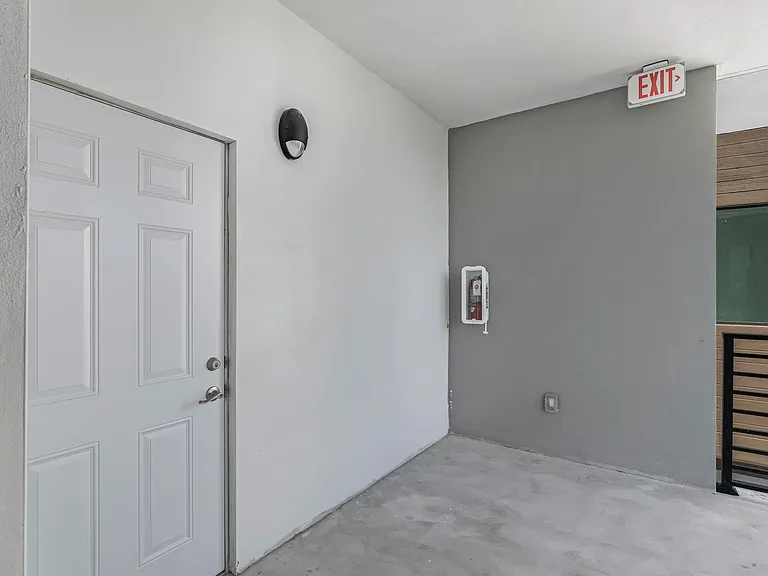 16925 SW 100th Ave #B1 — Photo 8