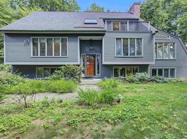 29 Bourbon Street, Bedford, NH 03110