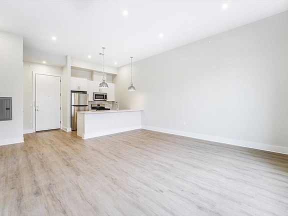 5th image of 667-665 Grand St #303