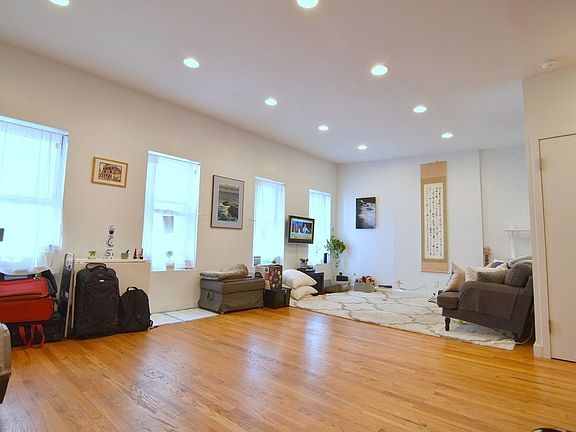 3rd image of 115 W 106th St APT 4C