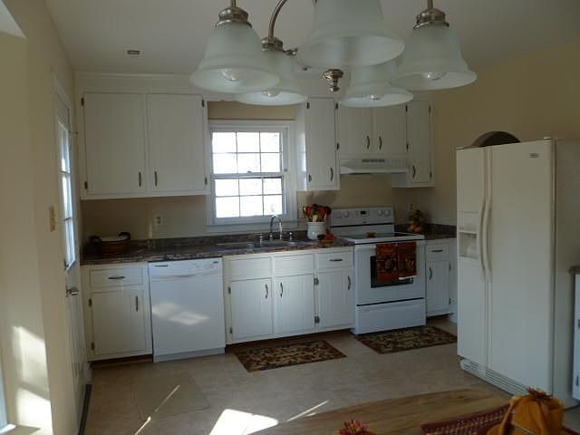 2nd image of 812 Vickilee Ct