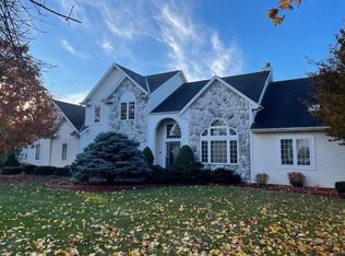 N67W14615 Ash Dr, Menomonee Falls, WI 53051