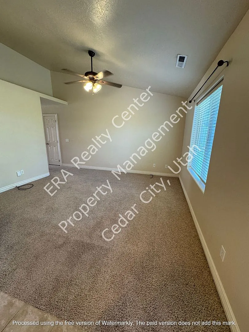 Move-In Discount 3 bed, 2 Bath Twin Home in Southern View — Photo 4
