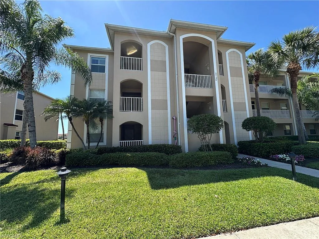 3 bed, 2.0 bath, 1373 sqft, $5,300 — Photo 2