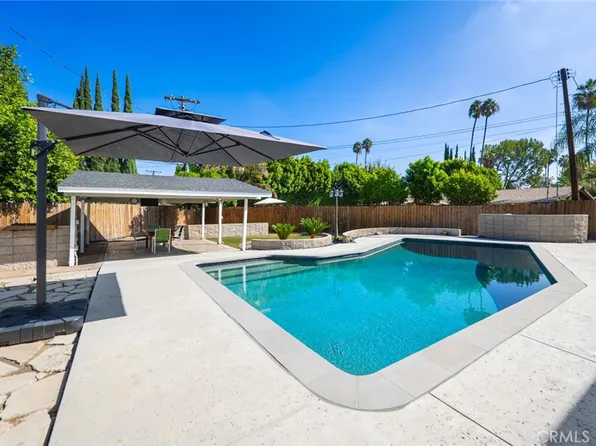 19843 Delano St, Woodland Hills, CA 91367