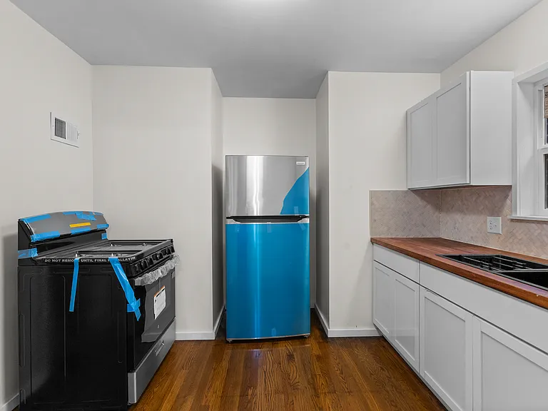 16520 Baylis St #2 — Photo 6