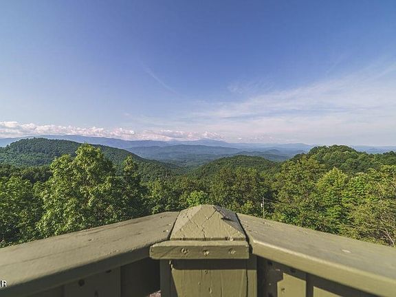4th image of 1020 Clingmans Vw