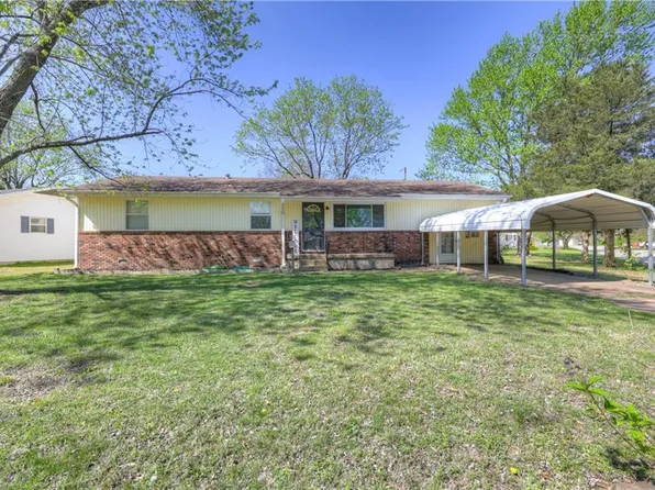 521 Sunset Cir, Columbus, KS 66725