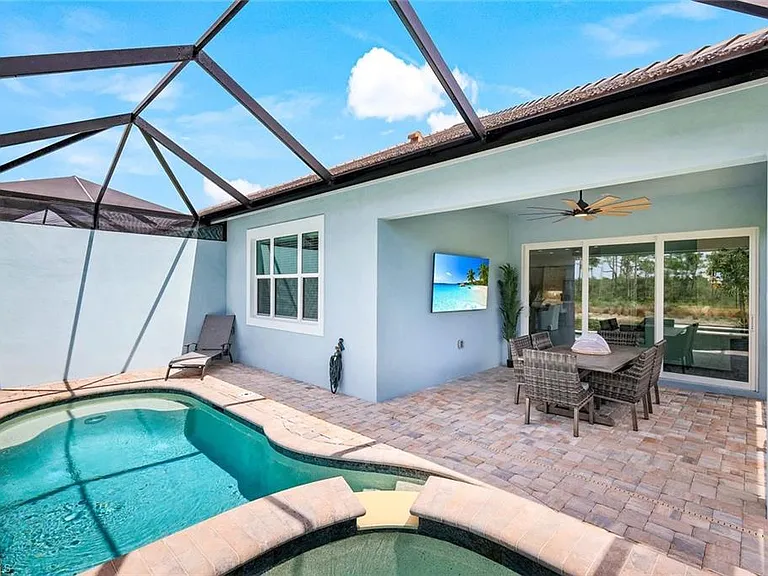6875 Saona Ct — Photo 15