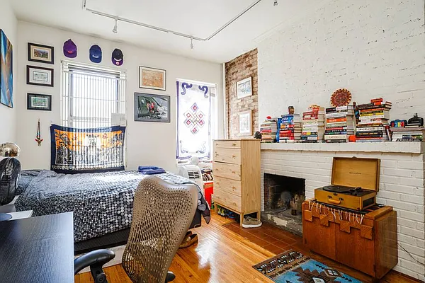 Rented by Wave Real Estate Group | media 17