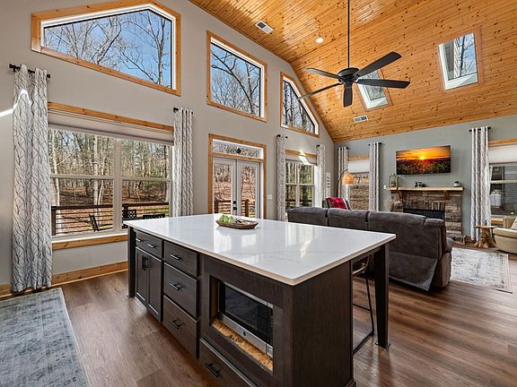 3rd image of 156 Ridgecrest Ct