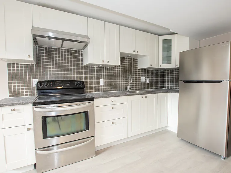 55 Marshall Ave — Photo 9