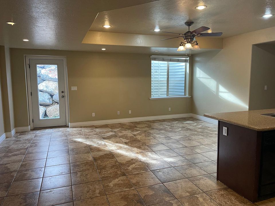 Bright windows, tall ceilings, entry way