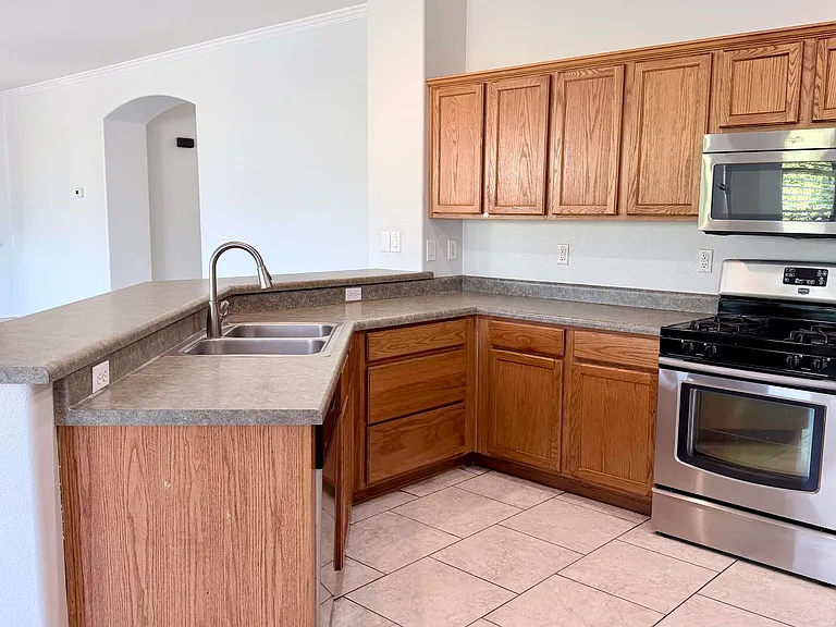 1289 E Iris Dr — Photo 11