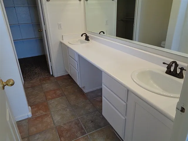 10440 W Colter St — Photo 11