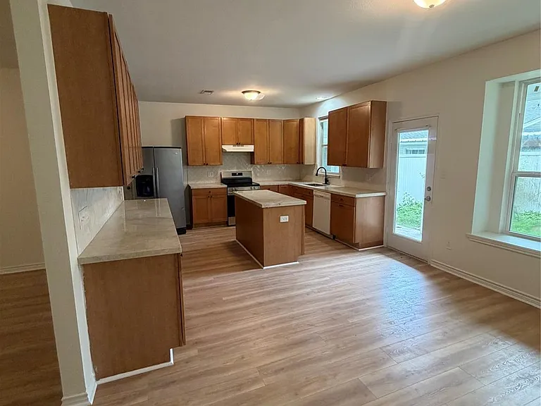 11 Lords Cir — Photo 3