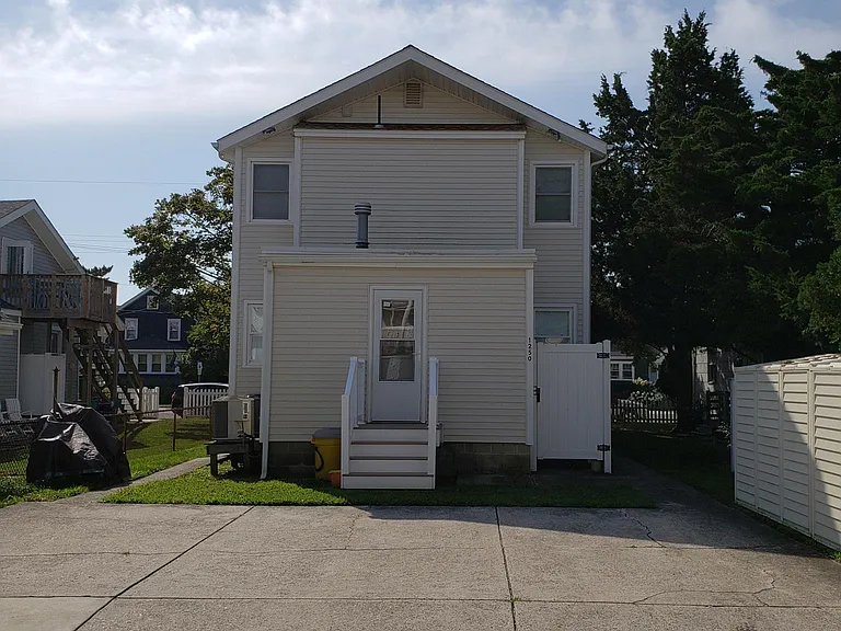 1250 Bay Ave #2 — Photo 19