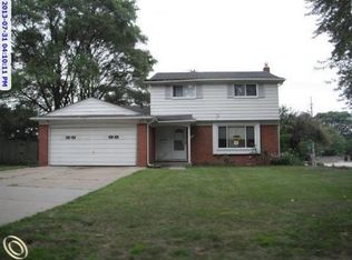 29108 Candlewood Ln, Southfield, MI 48076