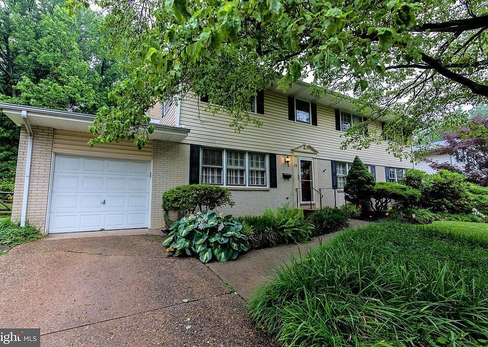 1st image of 23 N Cliffe Dr