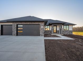 713 Royal Saint Pats Dr, Wrightstown, WI 54180