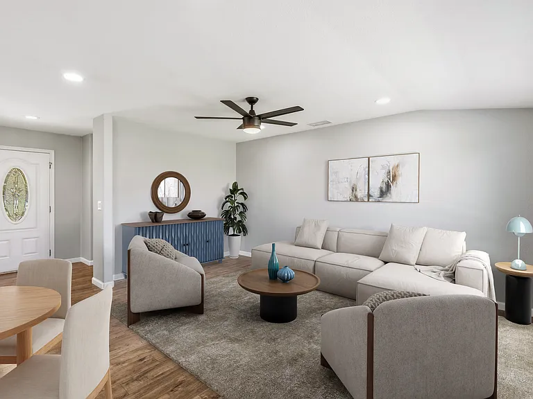 502 Dudley Dr — Photo 2