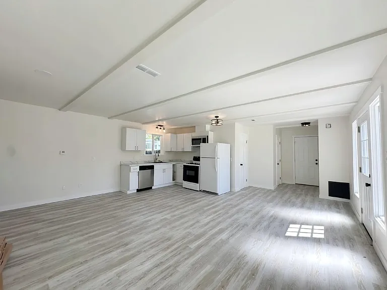 1300 Oak Ave #1 — Photo 2