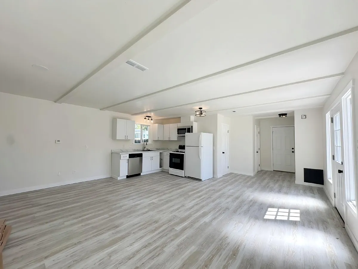 Building Photo - 1300 Oak Ave #1