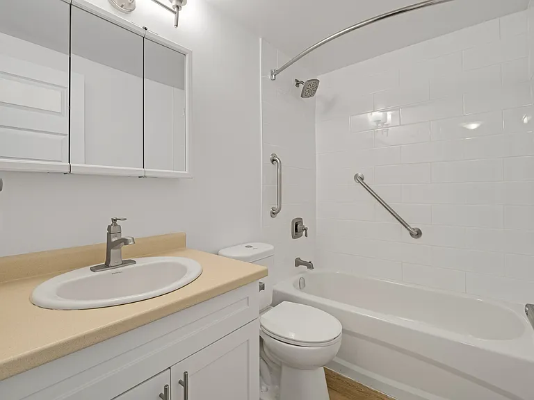 211 Buckingham Rd — Photo 19
