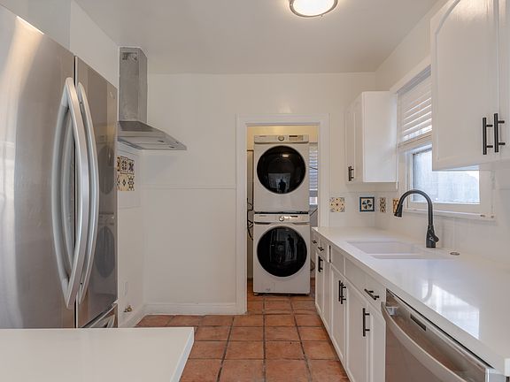 3rd image of 5329 Loma Linda Ave #5329