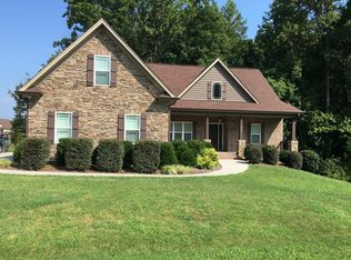 8926 Grove Park Dr, Oak Ridge, NC 27310