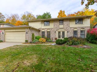 2152 Lancer Dr, Troy, MI 48084