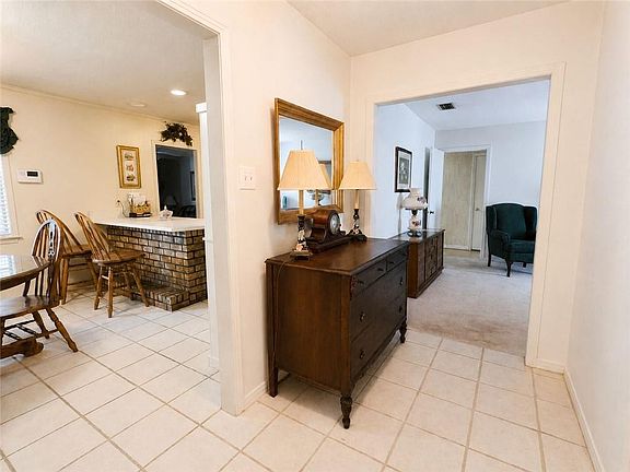 4th image of 309 Ponce De Leon Dr E