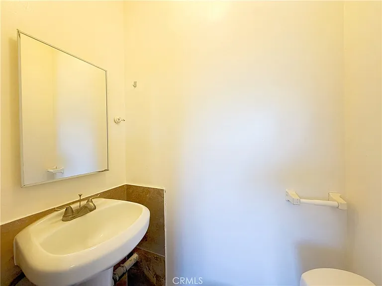 320 E Marshall St #A — Photo 28