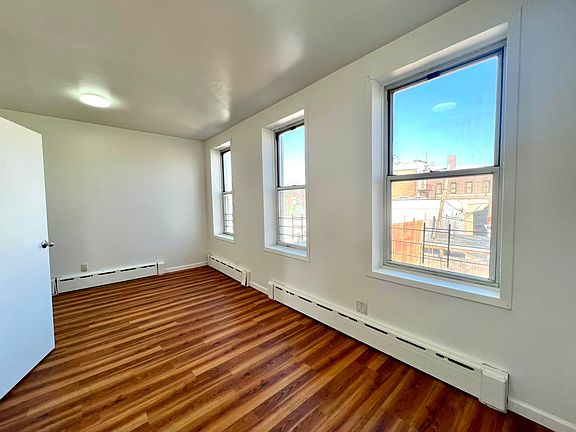 4th image of 111 Montauk Ave Floor 2
