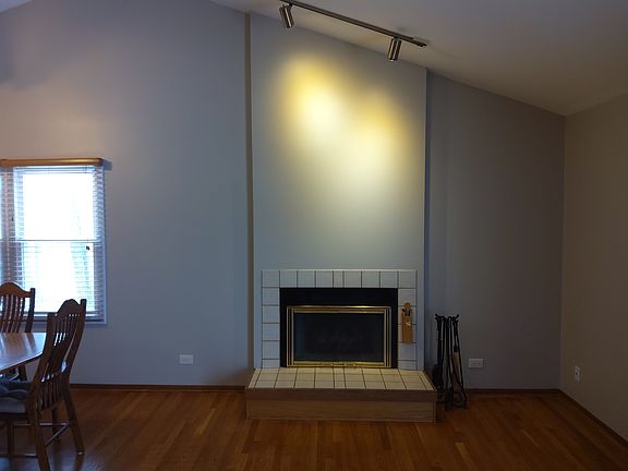 5th image of 10 W Glenlake Ave