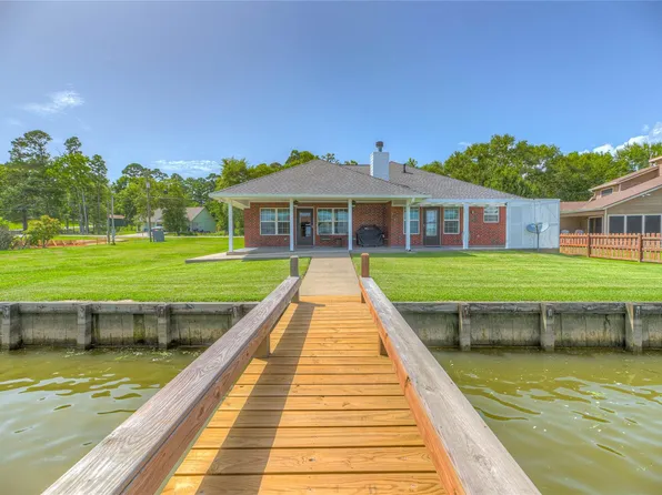 320 Lakefront Dr, Onalaska, TX 77360