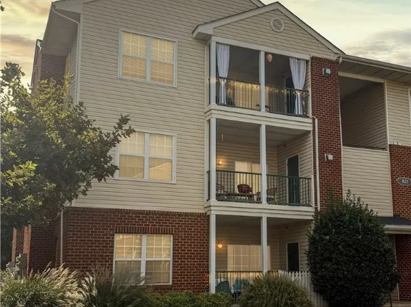 821 Brassie Ln APT E, Glen Allen, VA 23059
