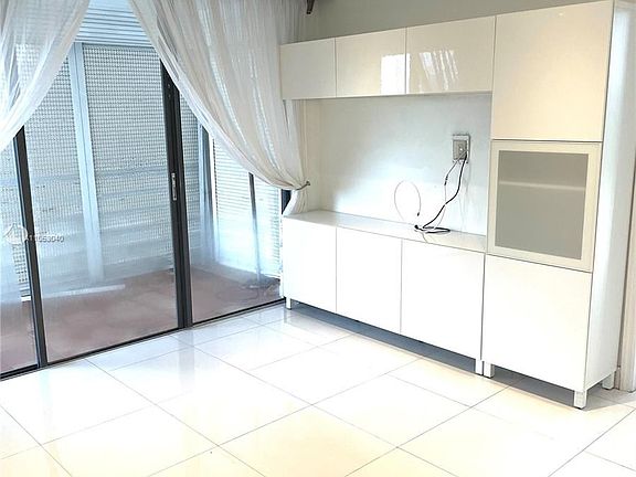 3rd image of 20500 W Country Club Dr APT 712