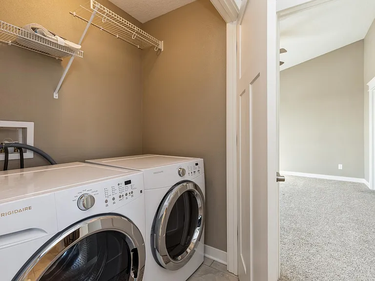 4404 NE Crestmoor Ln — Photo 17
