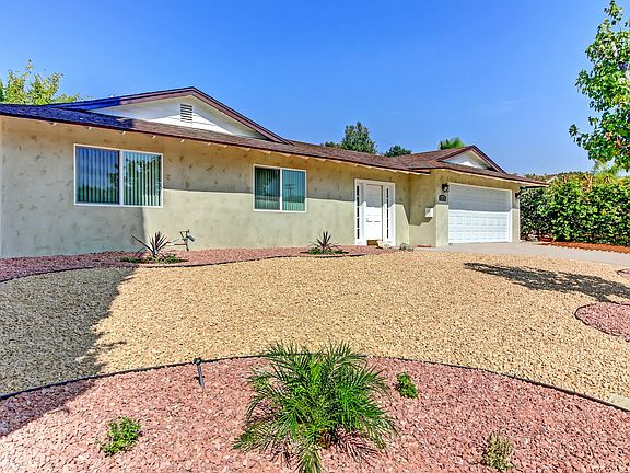 2nd image of 633 Aurora Dr